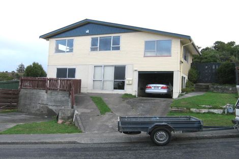 Photo of property in 32 Carluke Street, Paparangi, Wellington, 6037