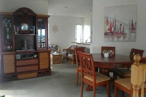 Photo of property in 58 Sunset Road, Unsworth Heights, Auckland, 0632