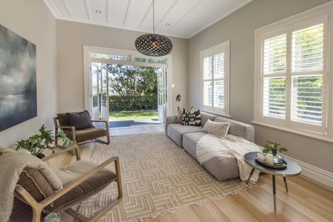 Photo of property in 7 Summer Street, Stanley Point, Auckland, 0624