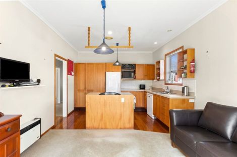 Photo of property in 8 Manu Crescent, Upper Vogeltown, New Plymouth, 4310