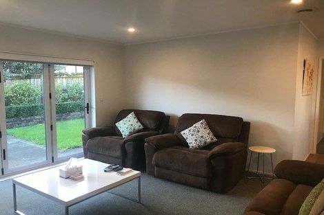 Photo of property in 2/11 Parramatta Place, Botany Downs, Auckland, 2010