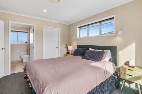 Photo of property in 15 Barry Curtis Place, Levin, 5510