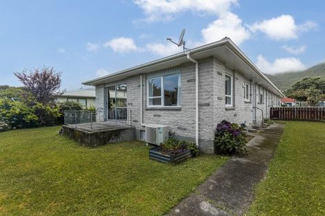 Photo of property in 64a Parata Street, Waikanae, 5036