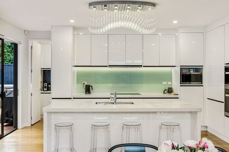 Photo of property in 34a Lyons Avenue, Murrays Bay, Auckland, 0630