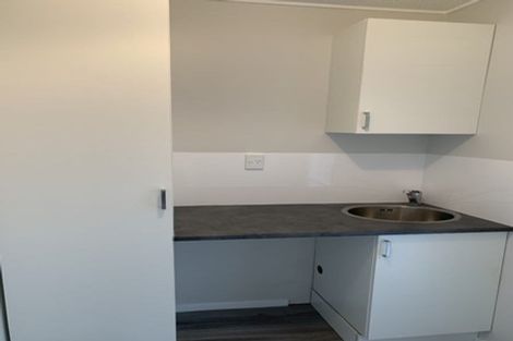 Photo of property in 2/200 Dowse Drive, Maungaraki, Lower Hutt, 5010