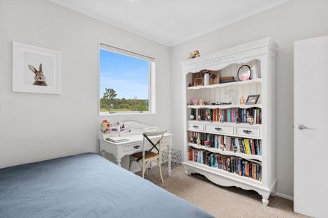 Photo of property in 26a Taikura Avenue, Red Beach, 0932