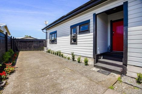 Photo of property in 48 Camberwell Road, Hawera, 4610