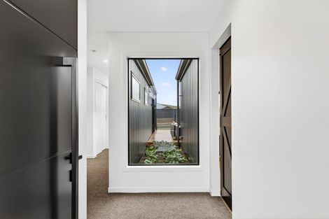 Photo of property in 7 Annie Aranui Drive, Poraiti, 4182