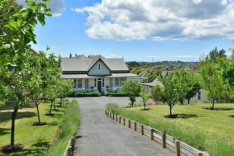 Photo of property in 33 Te Araroa Drive, Paremoremo, Auckland, 0632