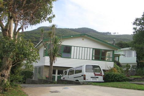 Photo of property in 65 Larsen Crescent, Tawa, Wellington, 5028