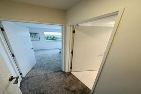 Photo of property in 4d Flaunty Place, West Harbour, Auckland, 0618