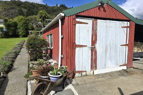 Photo of property in 108 Waikawa Road, Picton, 7220