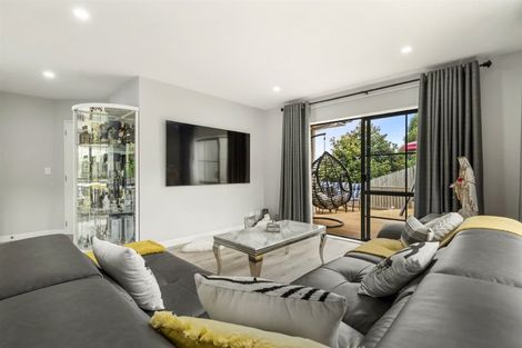 Photo of property in 6 Fairchild Avenue, Goodwood Heights, Auckland, 2105