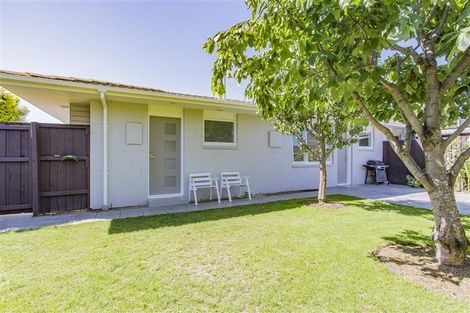 Photo of property in 2/5 Sarabande Avenue, Redwood, Christchurch, 8051