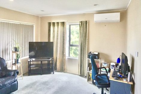 Photo of property in 1/53 Prince Regent Drive, Half Moon Bay, Auckland, 2012