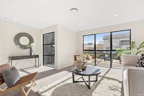 Photo of property in 36 Paparahi Place, Wainui, 0992