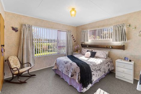 Photo of property in 18 Swinbourne Street, Waverley, 4510