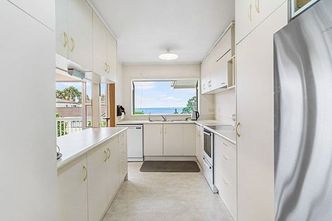 Photo of property in 26 Masterton Road, Rothesay Bay, Auckland, 0630