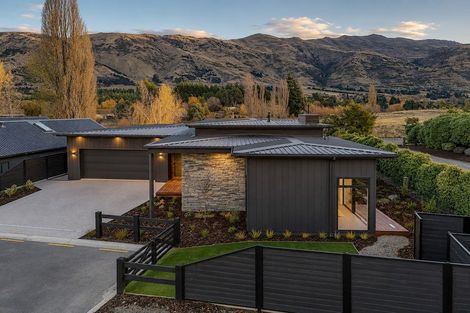 Photo of property in 9 Kamana Rise, Wanaka, 9382