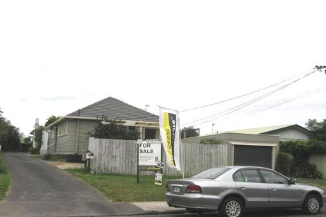 Photo of property in 1/10 Tiri Tiri Road, Birkdale, Auckland, 0626