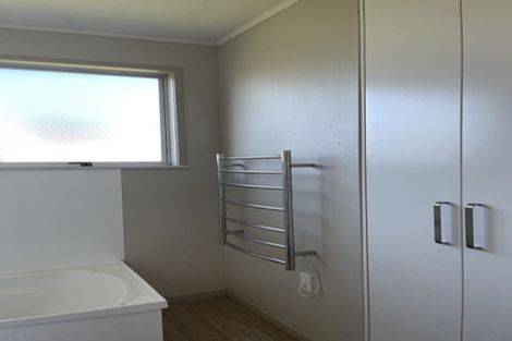 Photo of property in 13 Lisa Rise, Half Moon Bay, Auckland, 2012