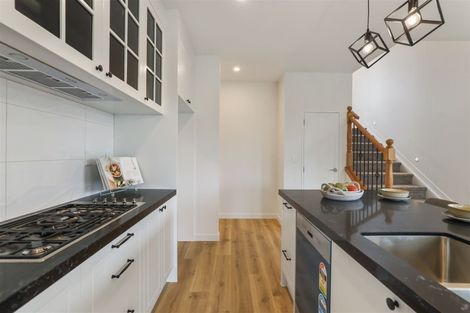 Photo of property in 5b Woodhouse Place, West Harbour, Auckland, 0618