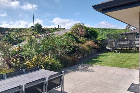 Photo of property in 92 Sunstone Crescent, Timberlea, Upper Hutt, 5018