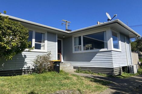 Photo of property in 21 Barclay Street, Newlands, Wellington, 6037