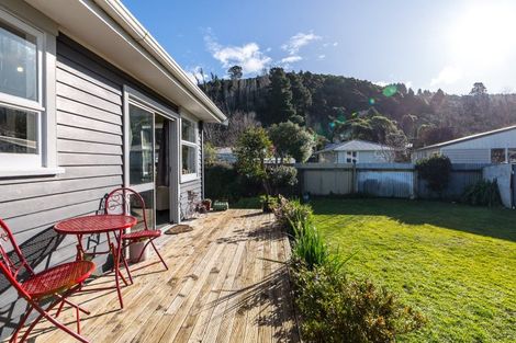 Photo of property in 9 Skipage Grove, Featherston, 5710