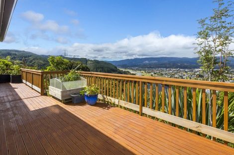 Photo of property in 23 Percy Kinsman Crescent, Riverstone Terraces, Upper Hutt, 5018