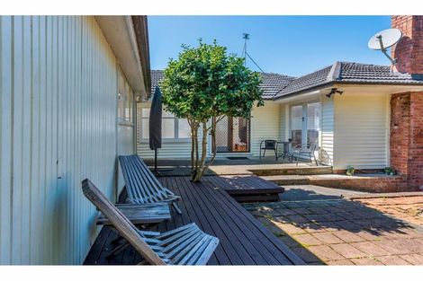 Photo of property in 2/3 Caribbean Drive, Unsworth Heights, Auckland, 0632
