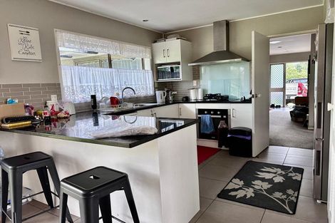 Photo of property in 38 Highland Park Drive, Highland Park, Auckland, 2010