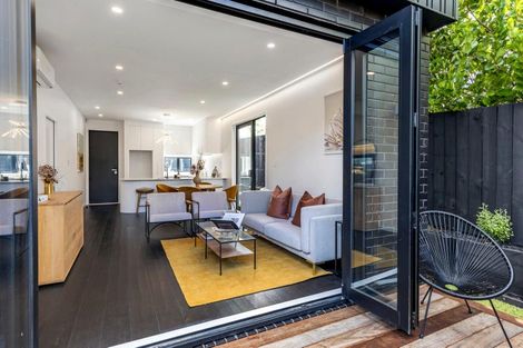 Photo of property in 15 Humariri Street, Point Chevalier, Auckland, 1022