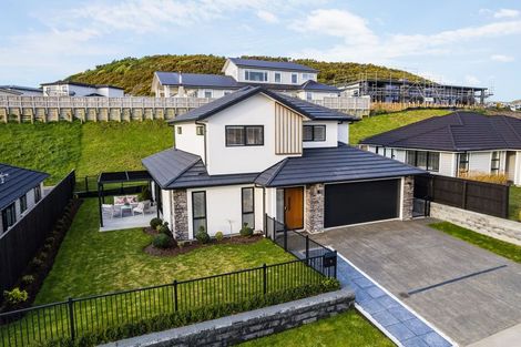 Photo of property in 11 Te Hoiere Street, Aotea, Porirua, 5024