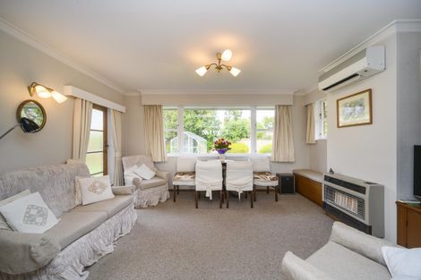 Photo of property in 6 Churchill Avenue, Hokowhitu, Palmerston North, 4410