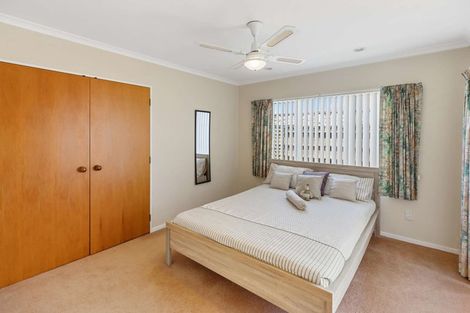 Photo of property in 2 Beech Place, Hawera, 4610