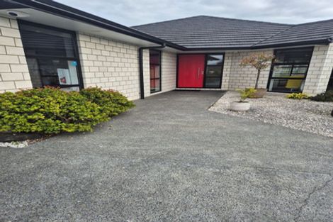 Photo of property in 18 Teatree Close, Huntington, Hamilton, 3210