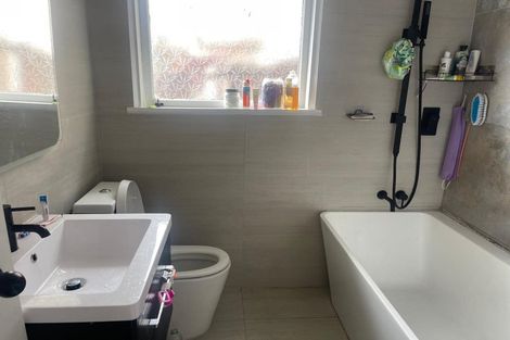 Photo of property in 25 Sovereign Place, Glenfield, Auckland, 0629