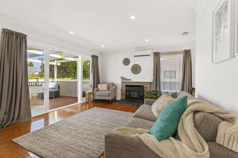 Photo of property in 24 La Rosa Street, Green Bay, Auckland, 0604