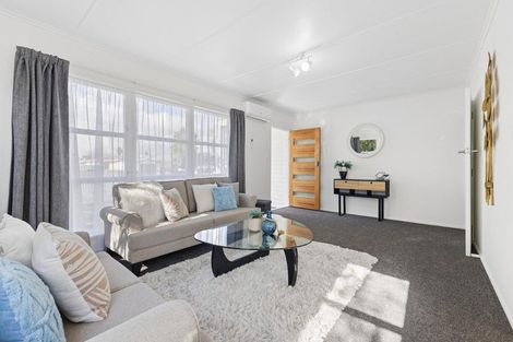Photo of property in 15 Rice Crescent, Papakura, 2110