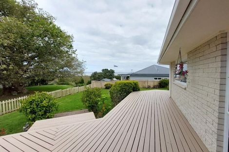 Photo of property in 21 Oakpark Place, West Harbour, Auckland, 0618