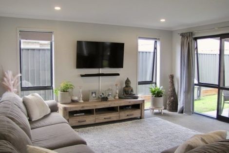 Photo of property in 16 Bridle Way, Omokoroa, 3114