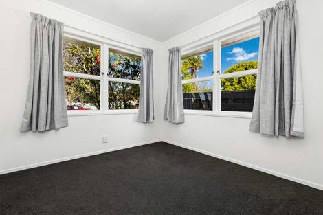 Photo of property in 33 Sunvue Road, Glen Eden, Auckland, 0602