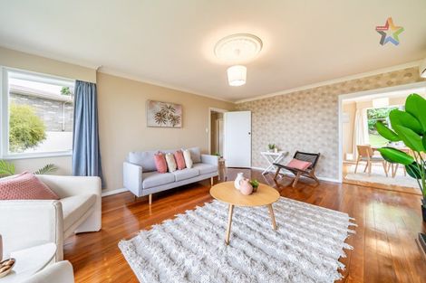 Photo of property in 27 Magnolia Grove, Maungaraki, Lower Hutt, 5010