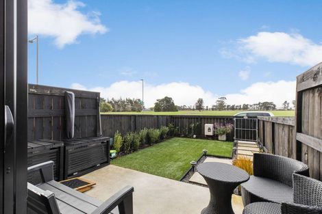 Photo of property in 43 Walsh Road, Papakura, 2110