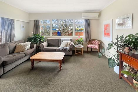 Photo of property in 137 Saint Andrews Square, Strowan, Christchurch, 8052