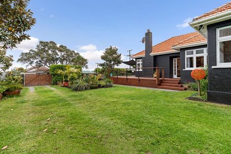 Photo of property in 63 Whiteley Street, Moturoa, New Plymouth, 4310
