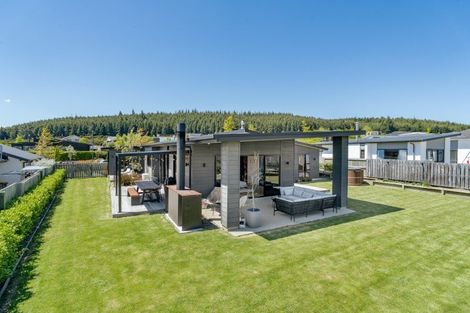 Photo of property in 9 Centre Crescent, Wanaka, 9305