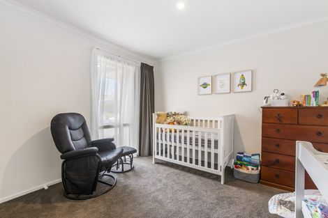 Photo of property in 5 Hamon Place, Pukehangi, Rotorua, 3015