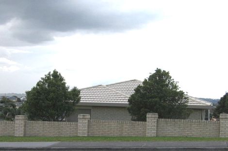 Photo of property in 80 Luckens Road, West Harbour, Auckland, 0618